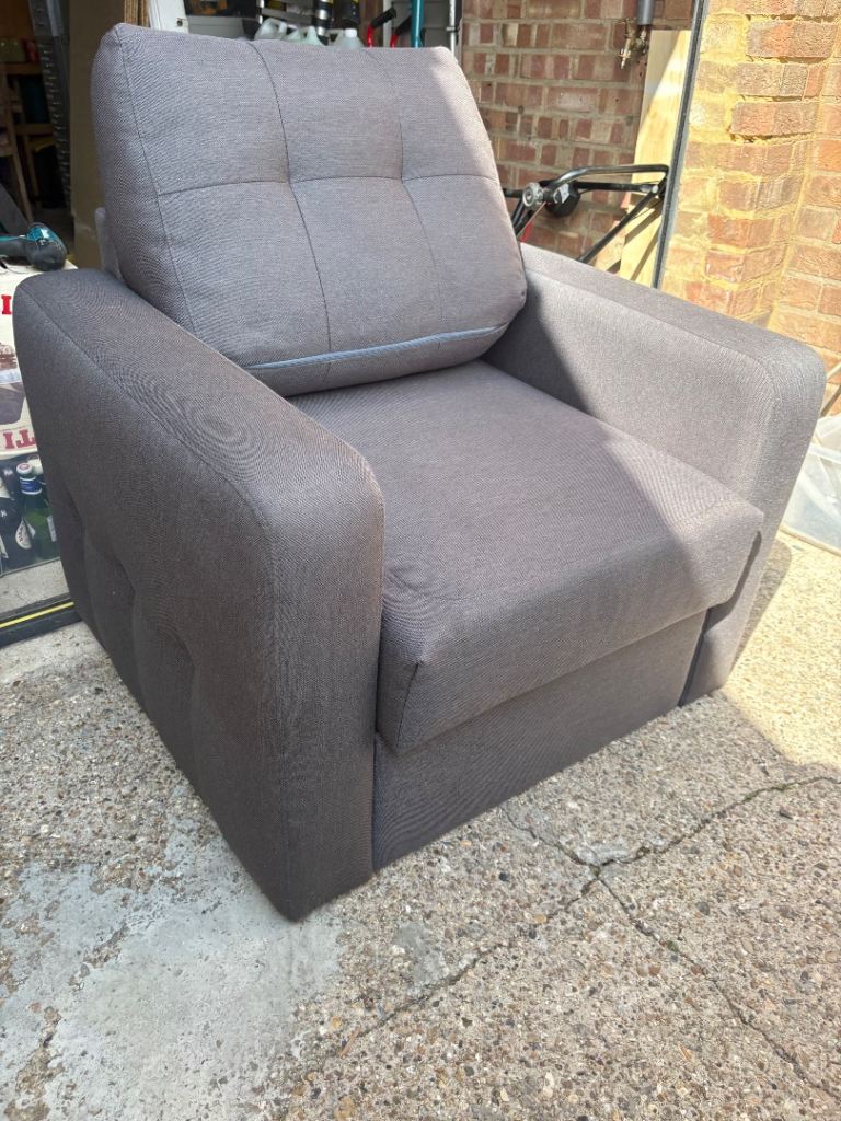 Sleep8 Grey Lucky Armchair – Good Condition