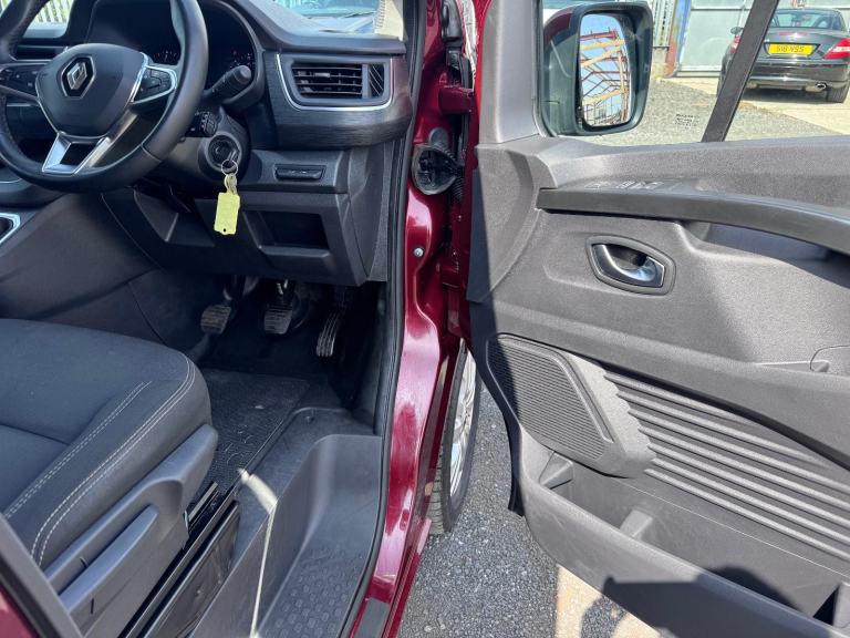 2022 Renault Trafic 2.0 DCI Sport 150BHP LL30 LWB. Same as Nissan Primastar. 