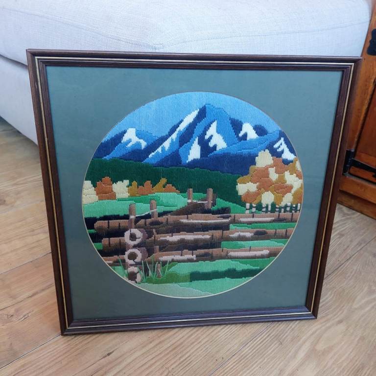 Vintage Circular Crewel Embroidery Framed Wall Art – Great Condition