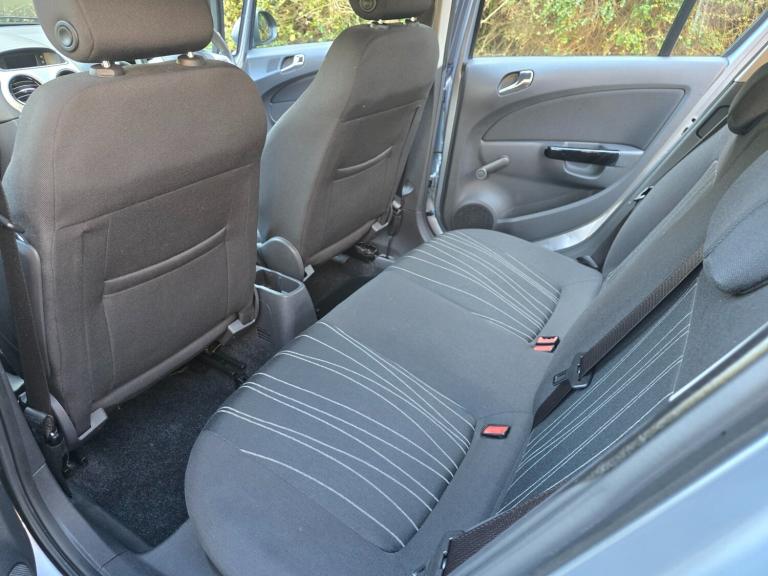 VAUXHALL CORSA 1.4 16v (A/C) EXCLUSIV - AUTOMATIC - 5 DOOR - SILVER *LOW MILES*