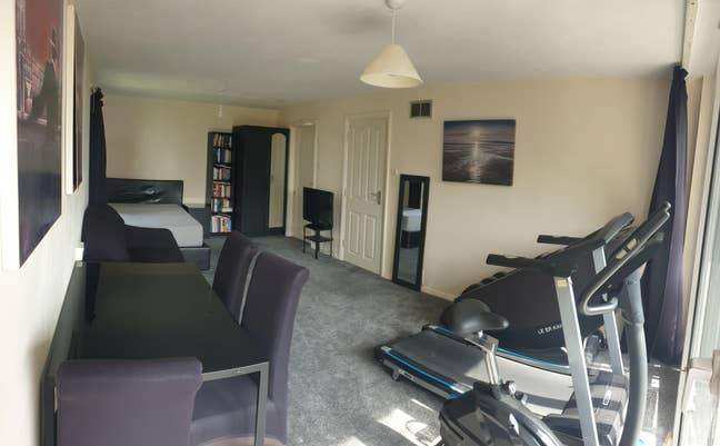 Massive room, private kitchen and balcony, all bills included