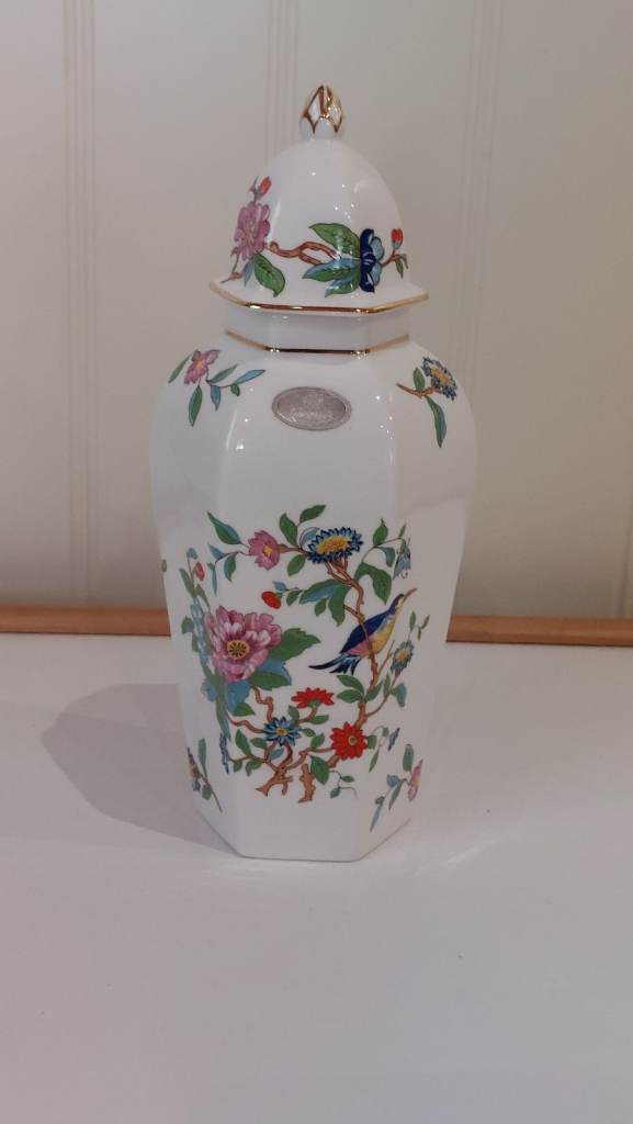 Aynsley Pembroke Fine English Bone China Pembroke Urn/Vase With Lid / 24cms high