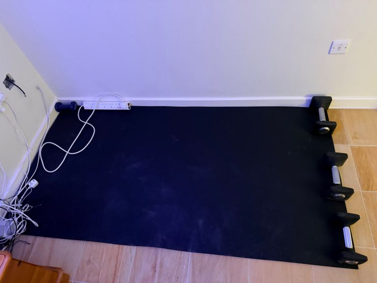 Gym equipment black rubber mat - 1m x 2m x 6 mm (approx. 6.5 x 3ft)
