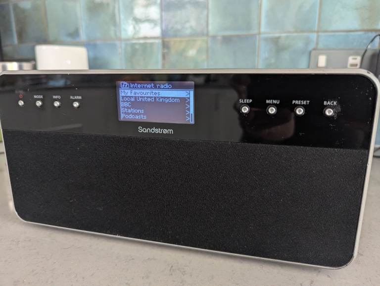 Sandstrom SDAXR13 Digital Internet Radio - Wood Finish