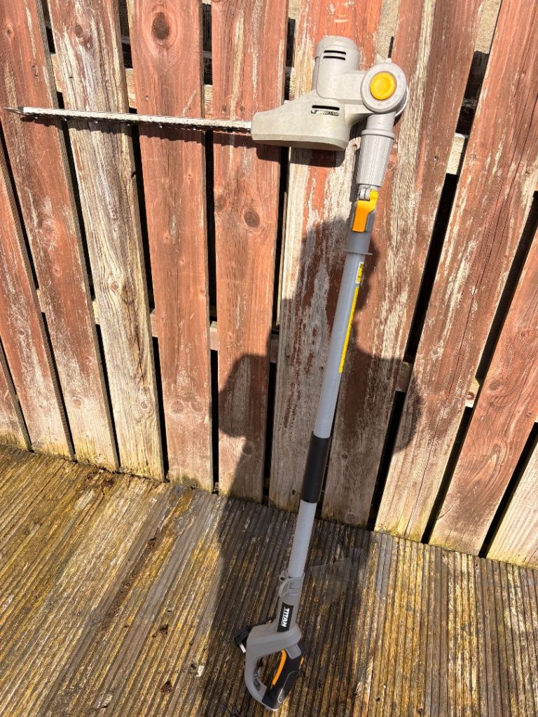SOLD 19/4/26**Titan Long Reach Hedge Trimmer **SOLD**