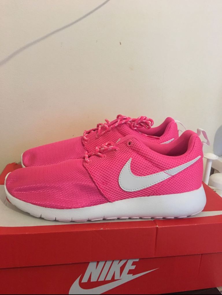 Brand new Nike Roche trainers