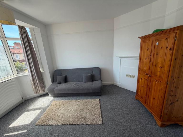 Lovely double bed room in Streatham Hill !!
