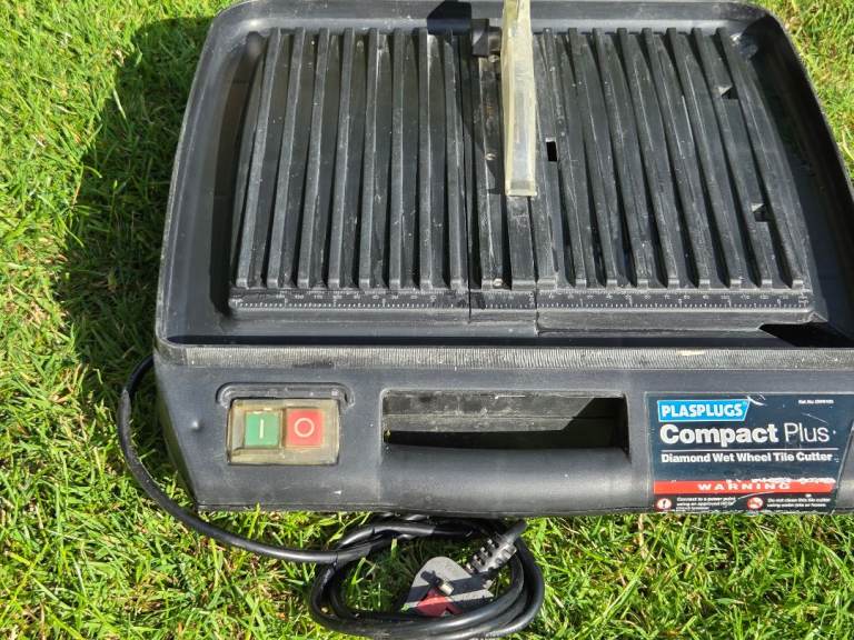 PLASPLUGS Compact Plus Tile Cutter – Good Condition