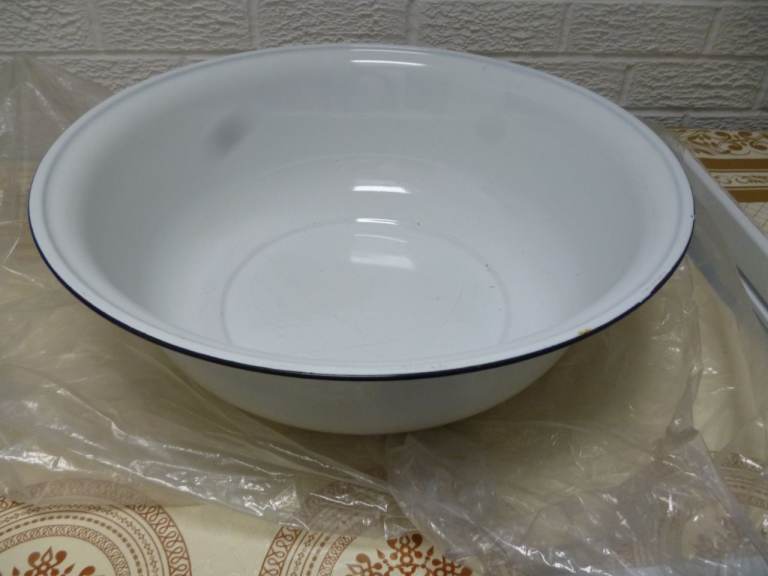 Large White Enamel Bowl – Good Condition