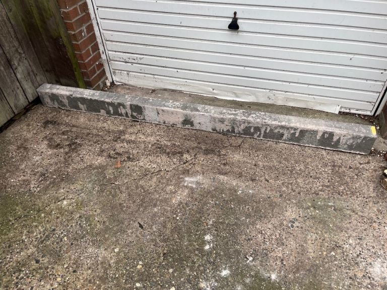 Concrete lintel 
