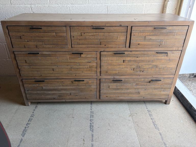 Bedroom furniture set