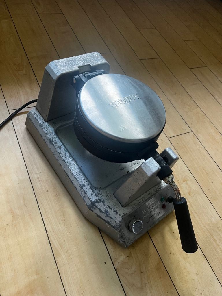 WARING DOUBLE WAFFLE MAKER WW180XCK