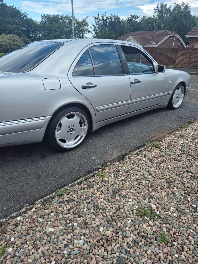 MERCEDES E55 AMG