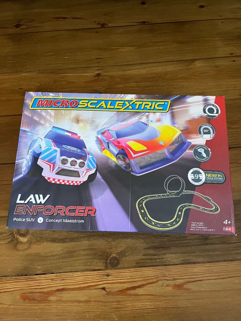 Scalextric set - Ages 4 - 10