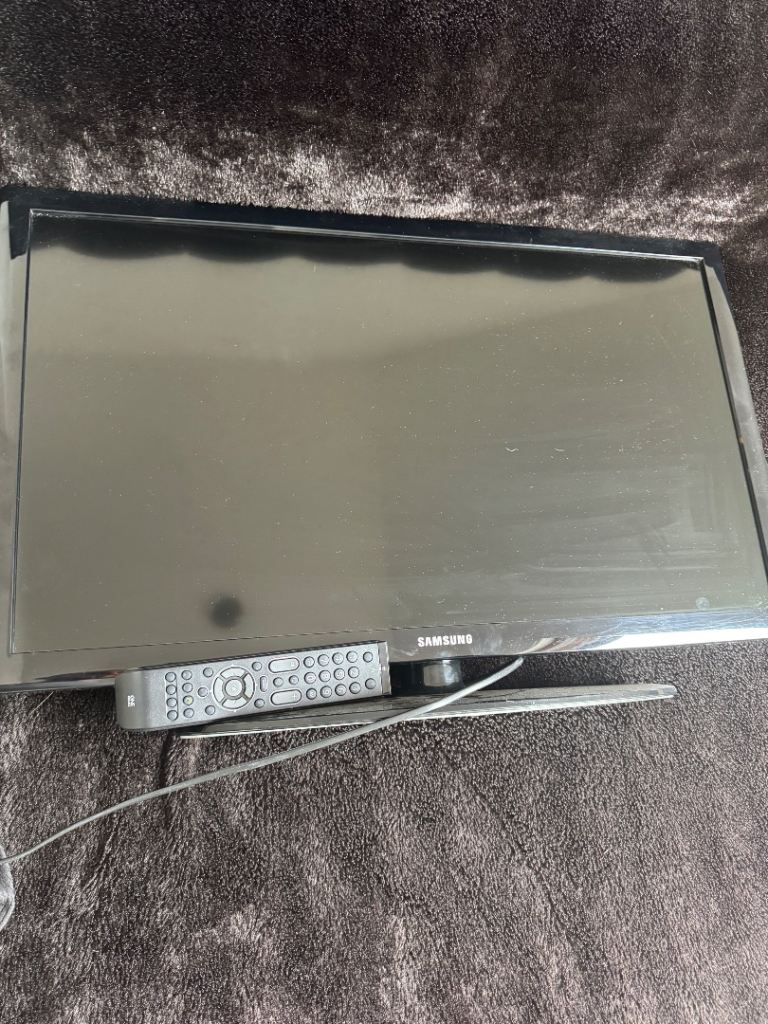 Samsung 32-inch HD LED TV UE32D4003BW with Remote