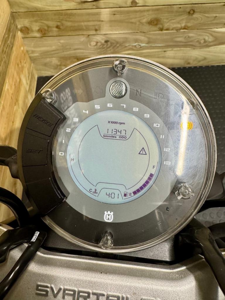 Husqvarna SVARTPILEN 125 / 2021 model / covered 11.3k miles 