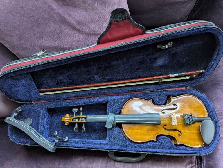 Stentor Student II 1/2 Size Violin with Bow and Hard Case