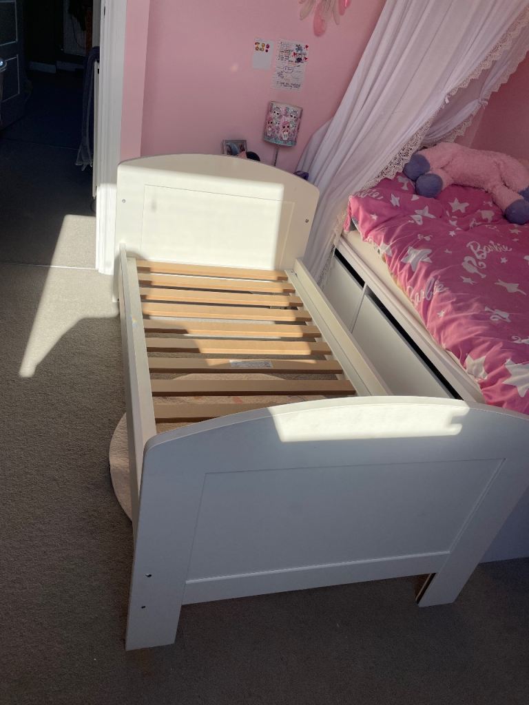 Toddler bed