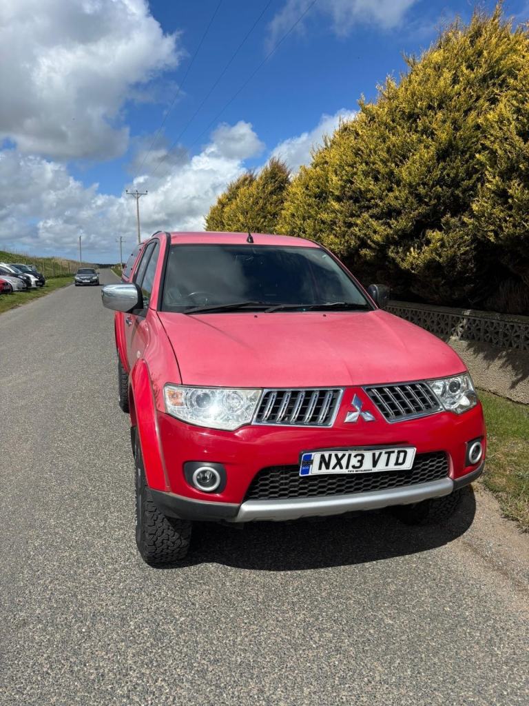2013 13 Mitsubishi L200 Warrior 4x4 Red 2.5 Diesel NO MOT HENCE CHEAP PRICE.