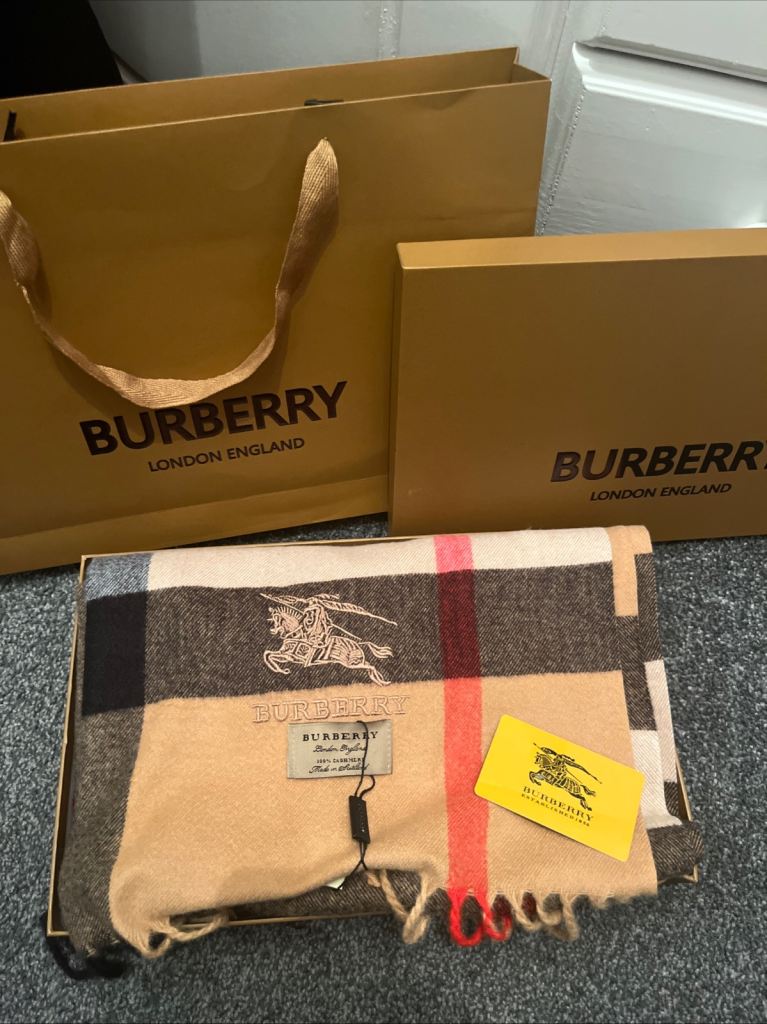 Burberry unisex scarf 