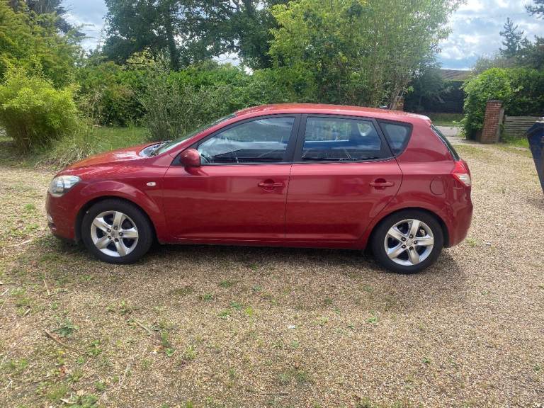 2010 KIA CEED 1,6 CRDI DIESEL 89 2 EcoDyna , 55 mpg, 5 DOOR HATCHBACK ,LONG MOT. £20 ROAD TAX