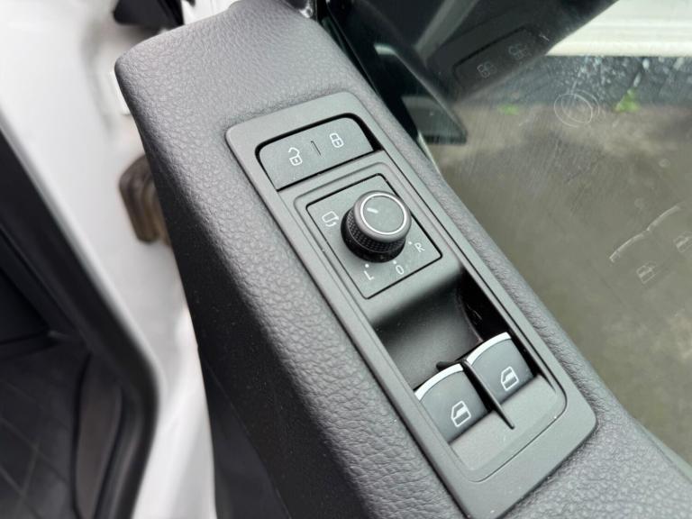 2016 Volkswagen Caravelle 2.0 TDI BlueMotion Tech 204 Executive 5dr DSG MPV DIESEL Automatic