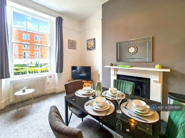 2 bedroom flat in St. Margarets Road, Cheltenham, GL50 (2 bed) (#2747897)