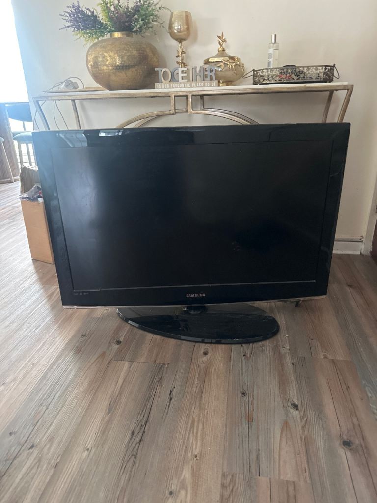 Samsung Flat Screen TV - Black, Good Condition