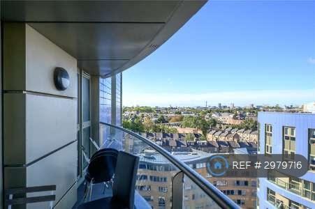2 bedroom flat in Queensland Road, London, N7 (2 bed) (#2979716)