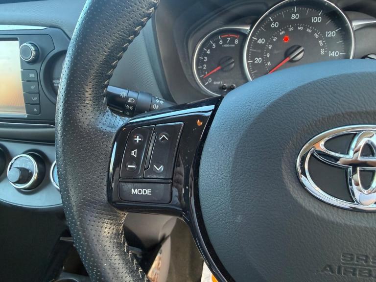 2016 Toyota Yaris 1.33 Dual VVT-i Design Euro 6 5dr HATCHBACK Petrol Manual