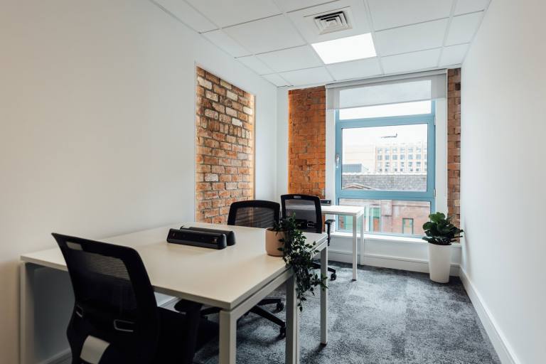 Belfast - BT2 7SL \ Private Office for 1 Person
