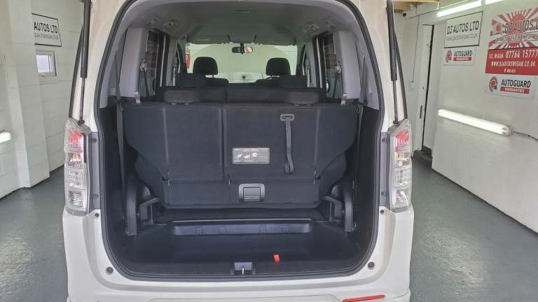 Honda stepwagon spada 2.0 auto 8 seater fresh japanese import new tyres 2010