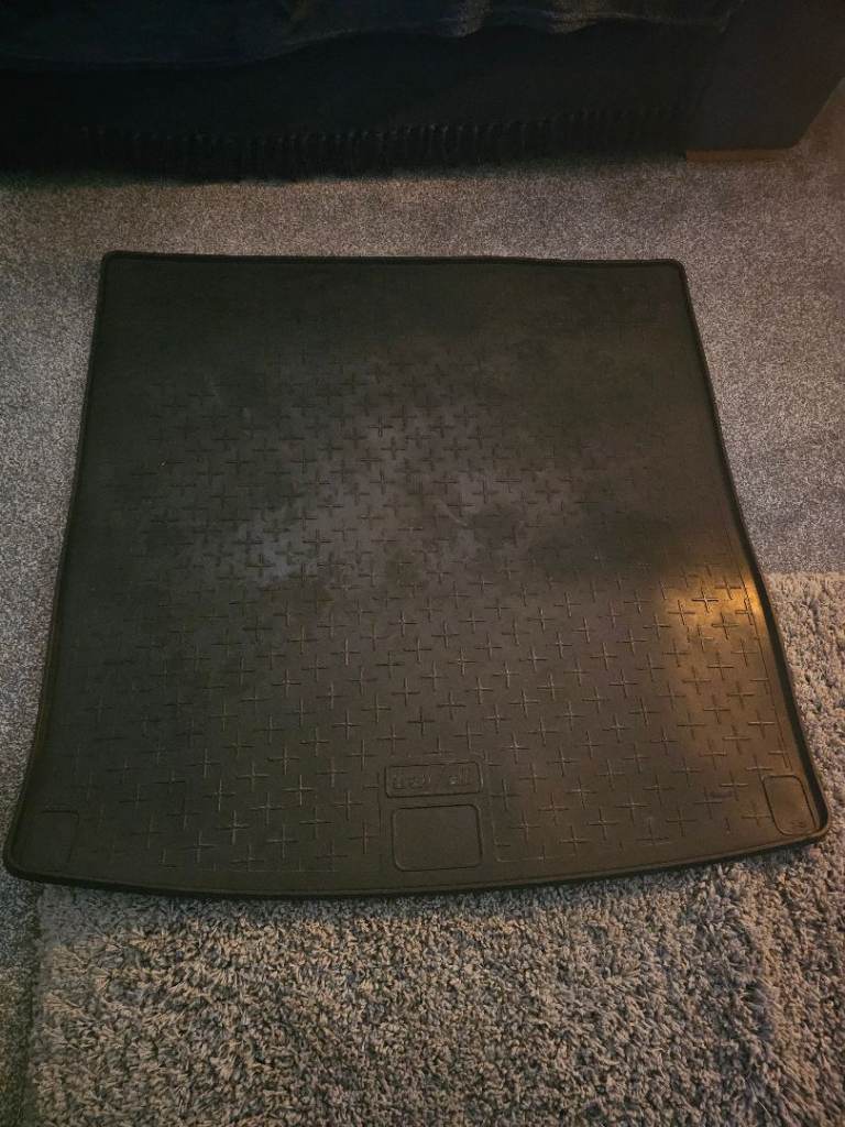 Audi a4 avant boot liner