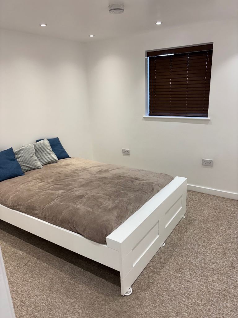 Double room in immaculate house 