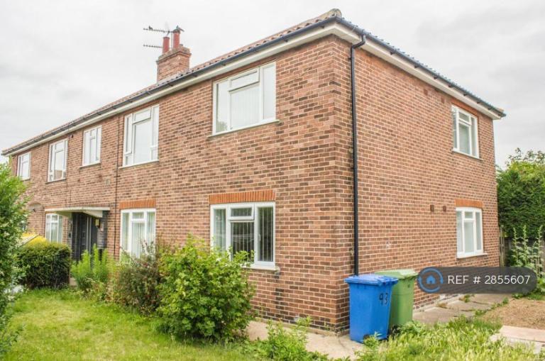 2 bedroom flat in Brian Avenue, Norwich, NR1 (2 bed) (#2855607)