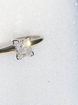 Genuine 0.70 ct, Solitaire Diamond Engagement Ring���