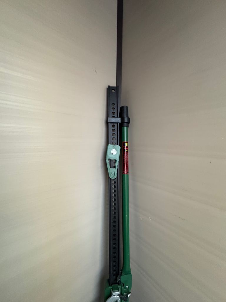 Farm jack high lifter for off road vehicles 