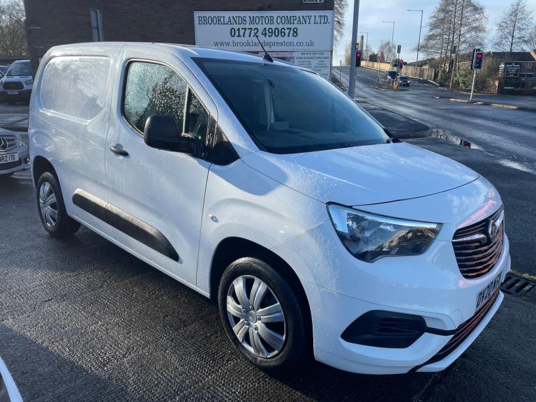 2020 Vauxhall Combo 1.6 TURBO D 2300 SPORTIVE PANEL VAN 4DR DIESEL MANUAL L1 H1 EURO 6 PANEL VAN ...