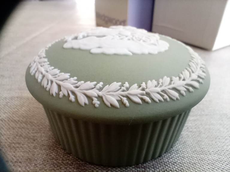 WEDGWOOD Jasper ( green) small fluted candy box