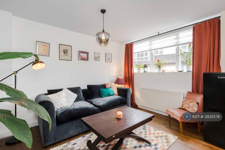 1 bedroom flat in Alscot Road, London, SE1 (1 bed) (#2935578)