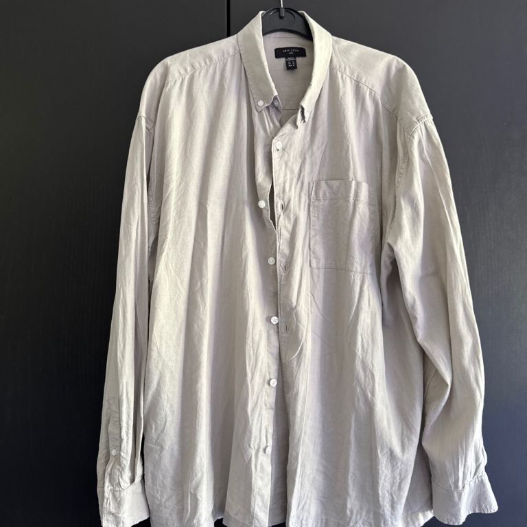 New Look New light gray men'shirt with long sleeves and one pocket on the front