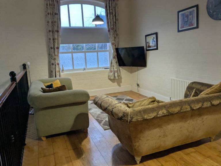 large 2 bed fully furnished 