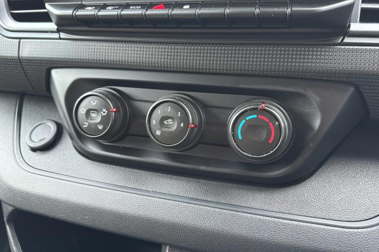  Renault Trafic 2.0 Dci Blue Sl28 Business Panel Van 5dr Diesel Manual L1 H1