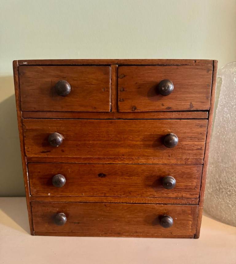 Small box of drawers for jewellery or other items