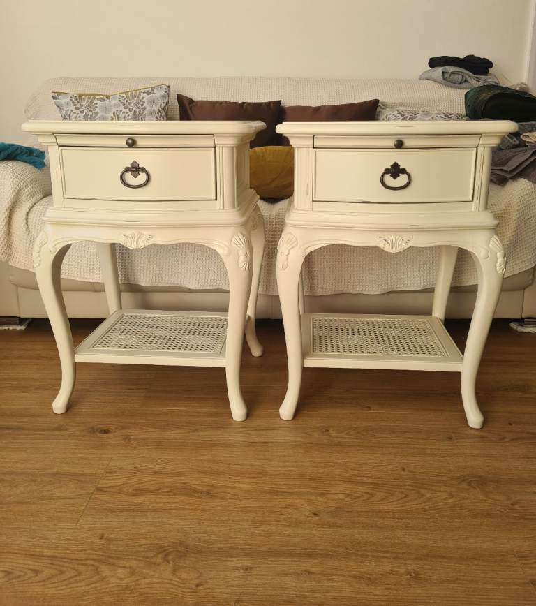 Pair Of Willis & Gambier Ivory Bedside Tables – French Style, Excellent Condition