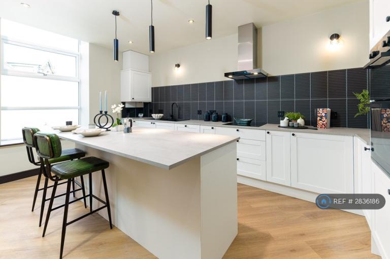 3 bedroom flat in Park Road, Rossendale, BB4 (3 bed) (#2836186)