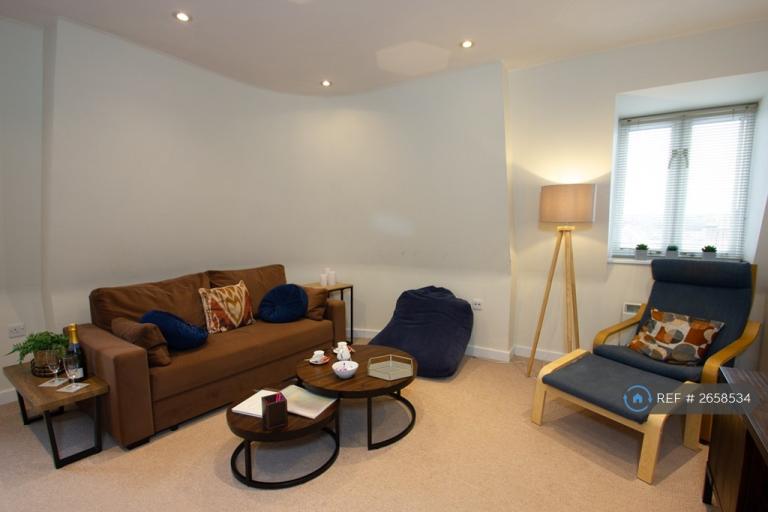 2 bedroom flat in Ridingate House, Canterbury, CT1 (2 bed) (#2658534)