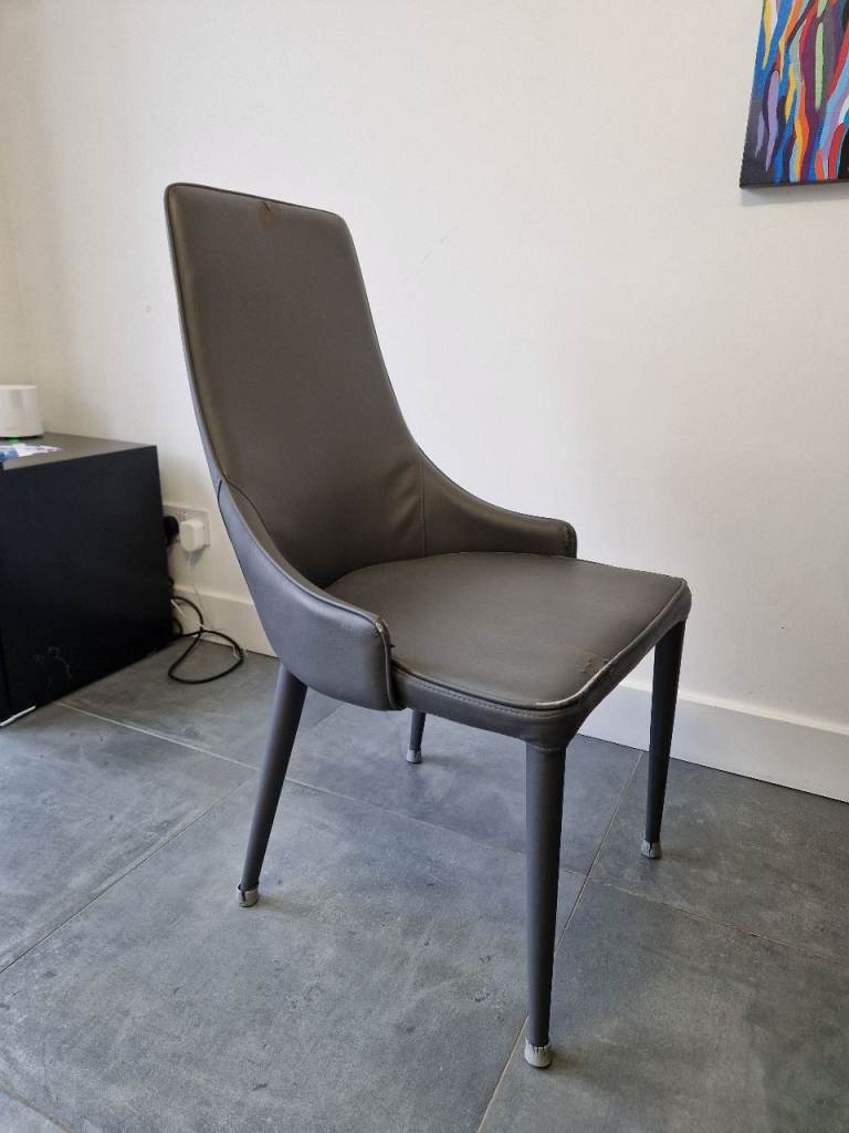 FREE 6 DINING CHAIRS