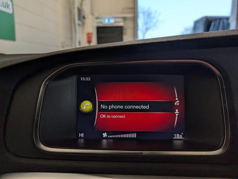 2019 Volvo V40 2.0 T2 GPF R-Design Nav Plus Euro 6 (s/s) 5dr HATCHBACK Petrol Manual