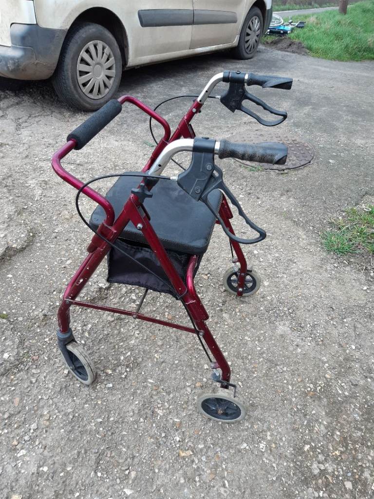 4 wheel rollater with seat